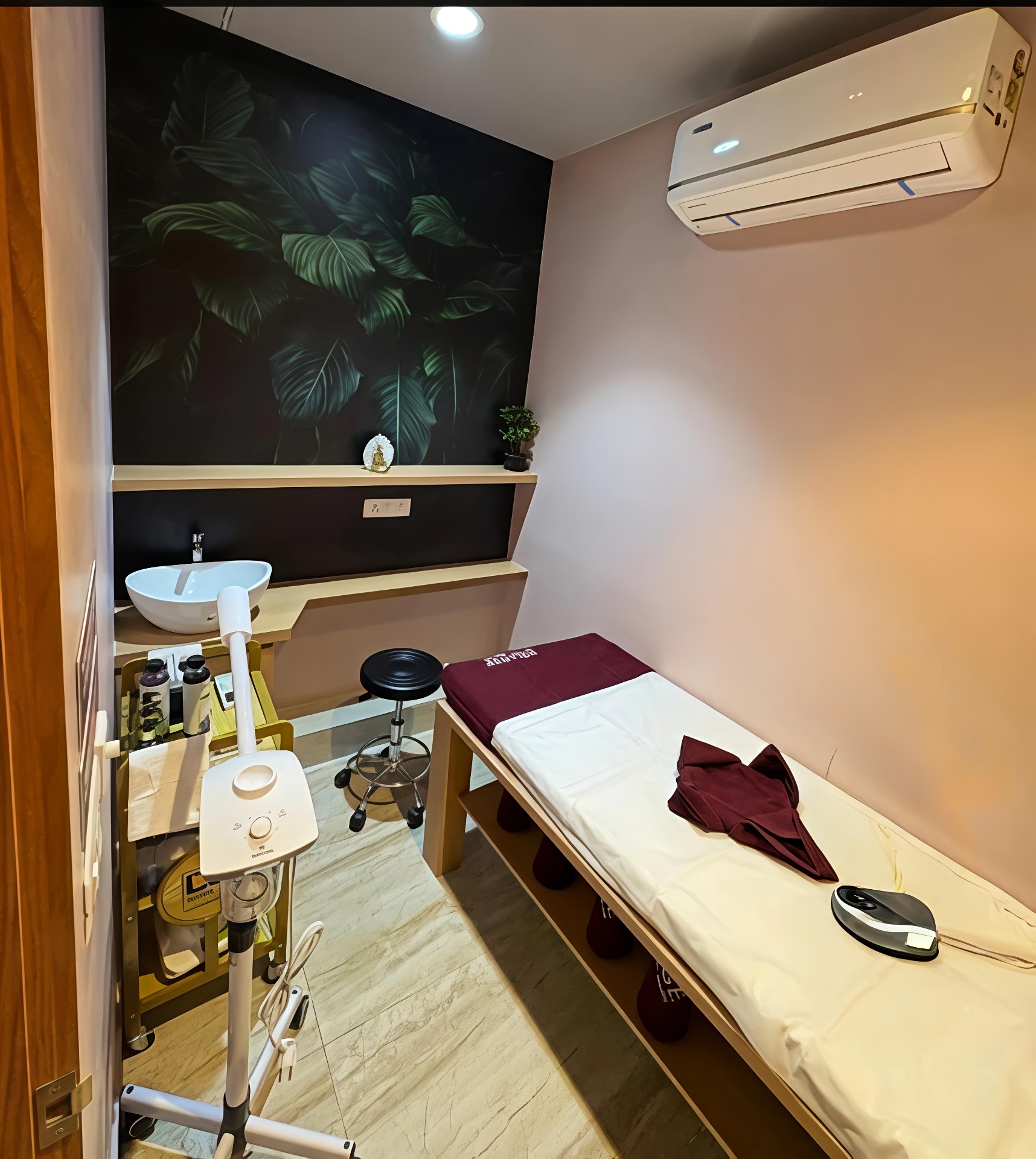 Facial treatment room